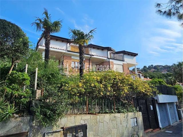 Appartamento in vendita di 100 m² in Via del Lampin