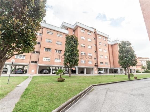 Appartamento in vendita di 100 m² in Via dell&apos Idroscalo