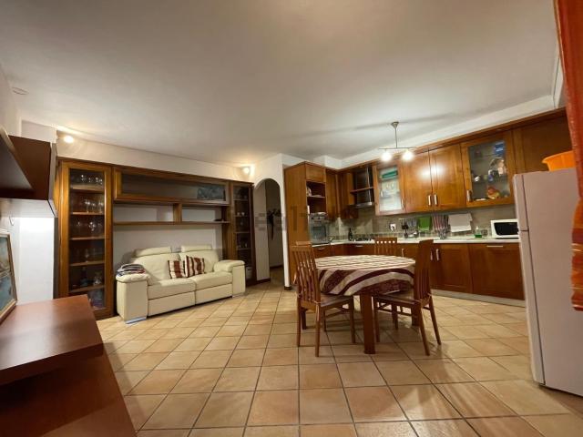 Appartamento in vendita di 100 m² in Via della Cornice, 71