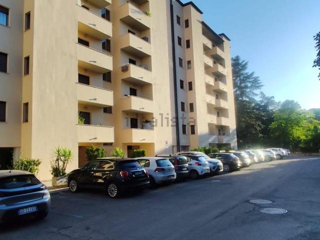 Appartamento in vendita di 100 m² in Via della Scuola, 8