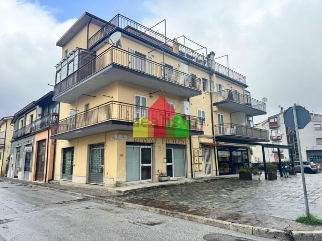 Appartamento in vendita di 100 m² in Via della Peschiera