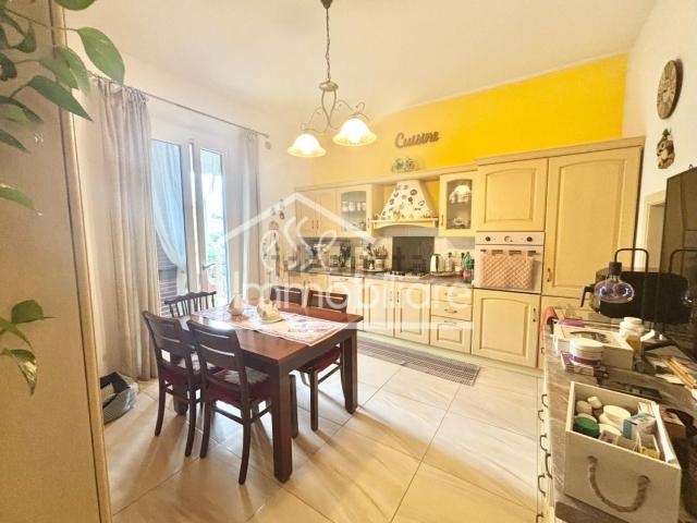 Appartamento in vendita di 100 m² in Via della Vergine, 23