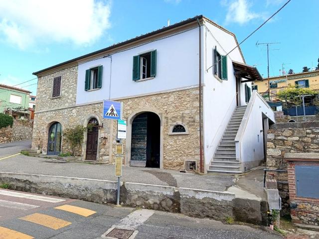 Appartamento in vendita di 100 m² in Via della Villa