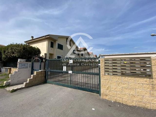 Appartamento in vendita di 100 m² in Via di Lunghezza, 49