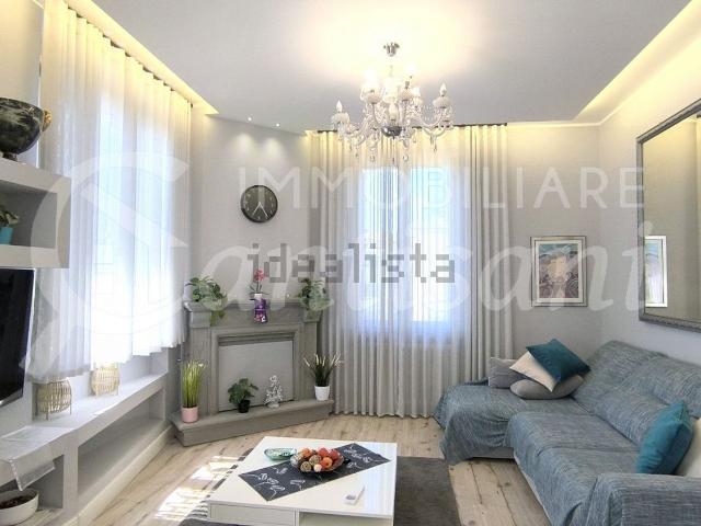 Appartamento in vendita di 100 m² in Via di Porto