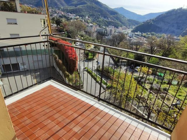 Appartamento in vendita di 100 m² in Via di Pino