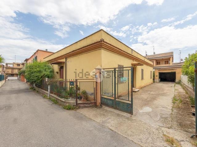 Appartamento in vendita di 100 m² in Via di Torre Morena, 1