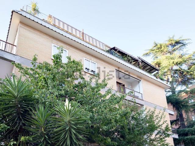 Appartamento in vendita di 100 m² in Via di Villa Maggiorani
