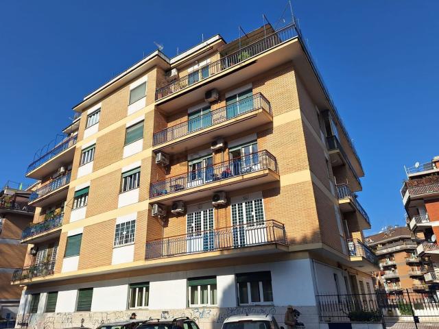 Appartamento in vendita di 100 m² in Via Dino Penazzato, 27