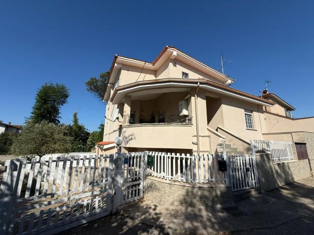 Appartamento in vendita di 100 m² in Via E. Barsanti