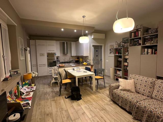 Appartamento in vendita di 100 m² in Via Edmondo de Amicis, 3