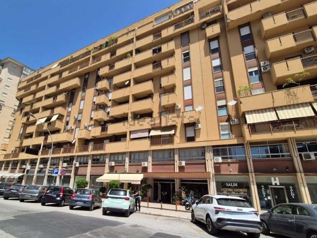 Appartamento in vendita di 100 m² in Via Ercole Bernabei