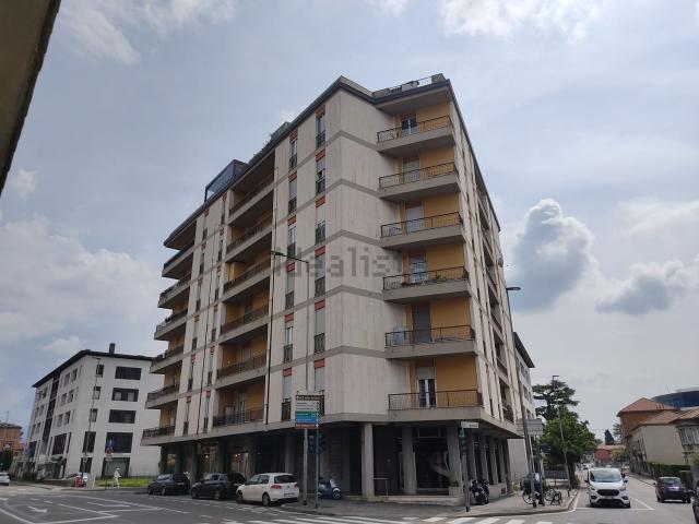 Appartamento in vendita di 100 m² in Via F. Corridoni, 23