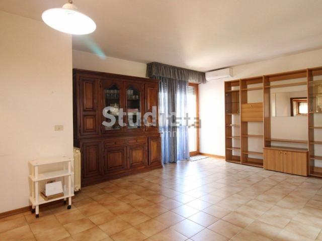 Appartamento in vendita di 100 m² in Via F.lli Rosselli