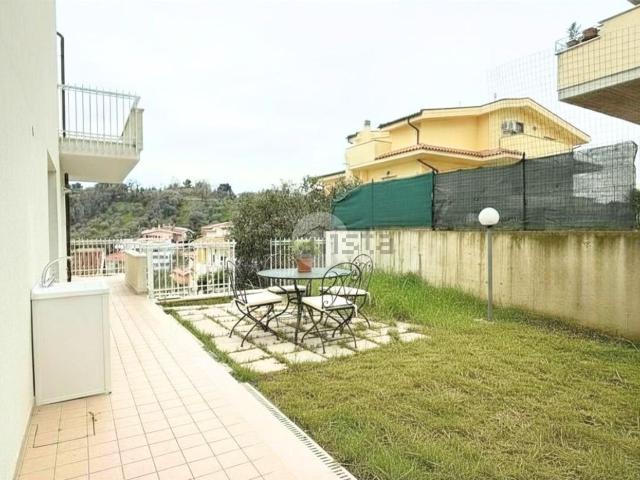 Appartamento in vendita di 100 m² in Via Famiglia Carota, 15