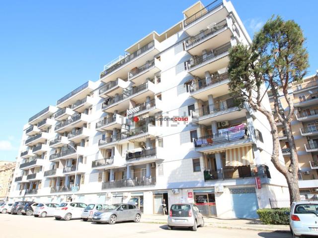 Appartamento in vendita di 100 m² in Via Fiorello la Guardia, 6