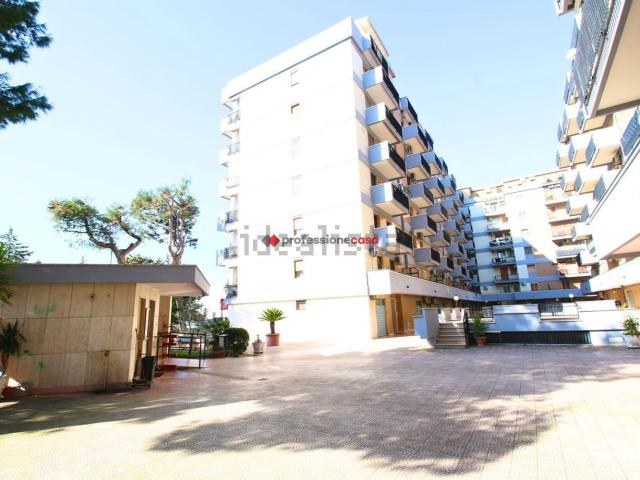 Appartamento in vendita di 100 m² in Via Fiorello la Guardia, 6