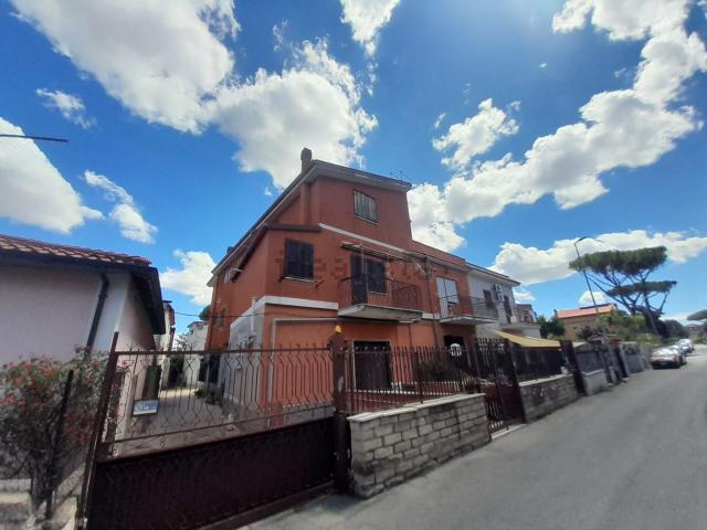 Appartamento in vendita di 100 m² in Via Flavia Demetria