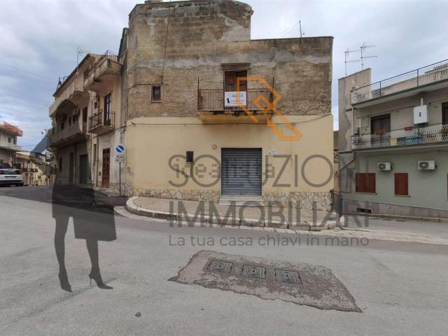 Appartamento in vendita di 100 m² in Via Francesco Crispi, 1