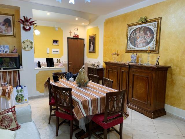 Appartamento in vendita di 100 m² in Via Francesco Paolo Perez