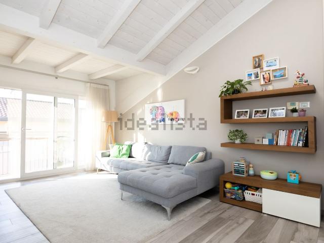 Appartamento in vendita di 100 m² in Via Fratelli Codecasa