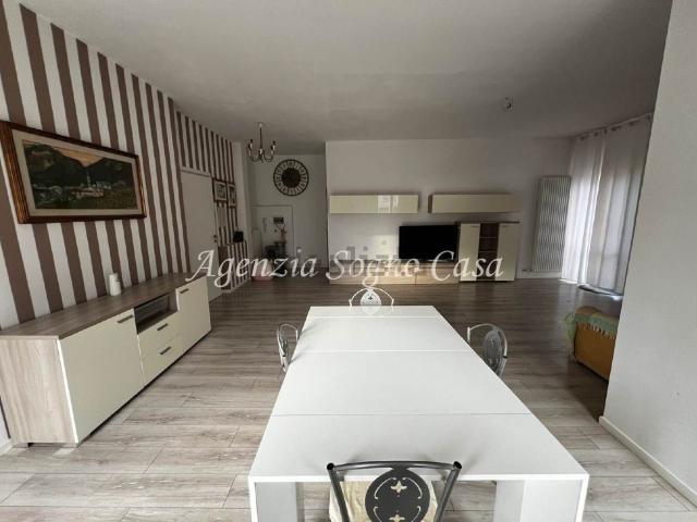 Appartamento in vendita di 100 m² in Via Fratelli Cervi, 14