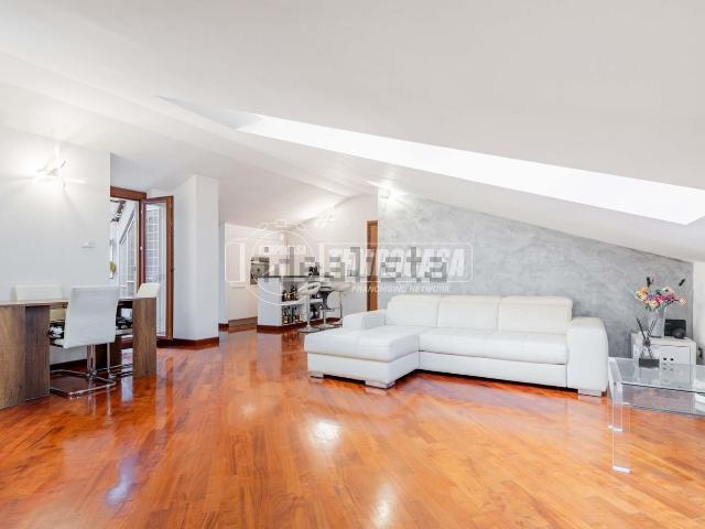 Appartamento in vendita di 100 m² in Via Fratelli Cervi, 70
