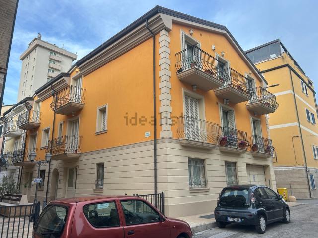 Appartamento in vendita di 100 m² in Via Fratelli Bandiera, 2