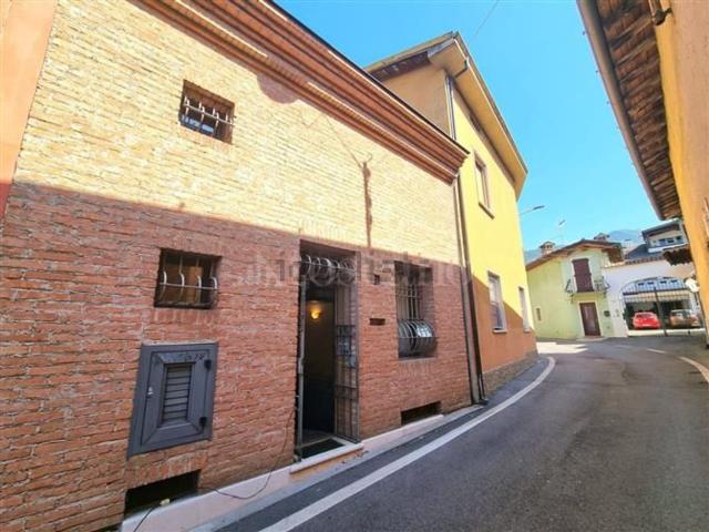 Appartamento in vendita di 100 m² in Via Fratelli Vivenzi