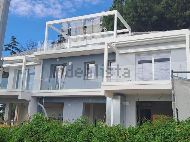 Appartamento in vendita di 100 m² in Via Ischia, 111