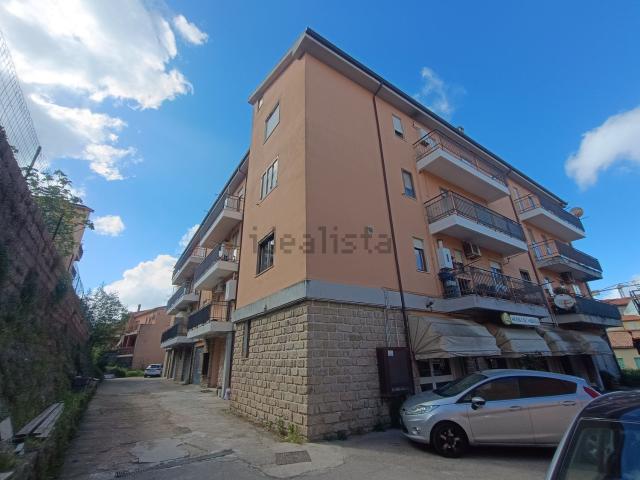Appartamento in vendita di 100 m² in Via L. Camotto, 1