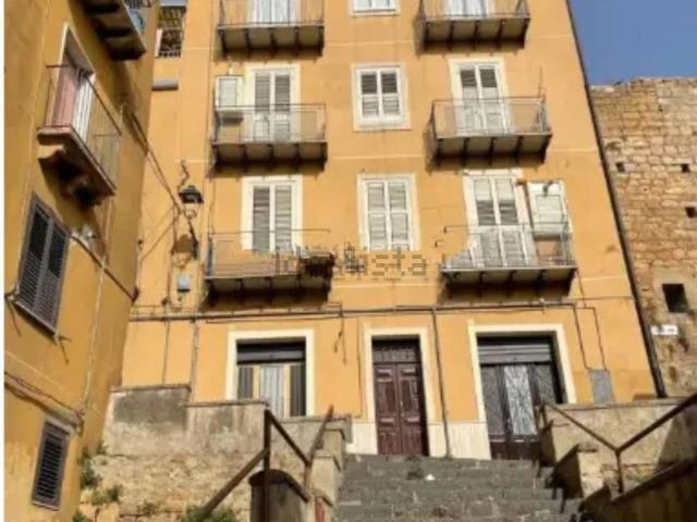 Appartamento in vendita di 100 m² in Via Lo Re
