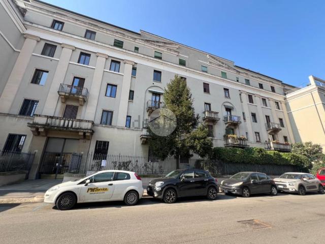 Appartamento in vendita di 100 m² in Via Legnone, 57