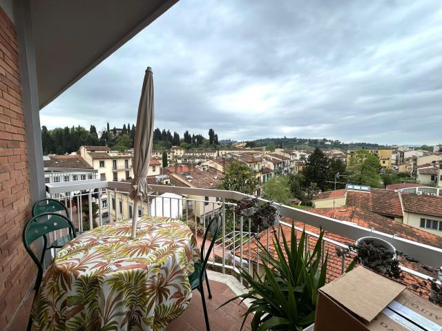 Appartamento in vendita di 100 m² in Via Leonardo Bruni