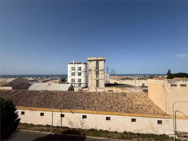 Appartamento in vendita di 100 m² in Via Leone Bianchi