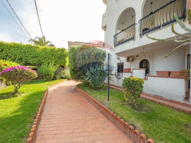 Appartamento in vendita di 100 m² in Via Livorno, 103