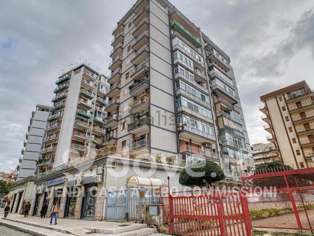 Appartamento in vendita di 100 m² in Via Lucania, 57