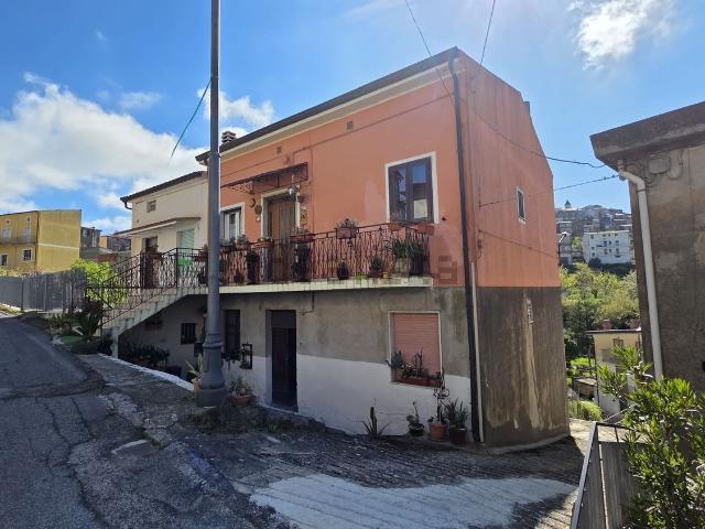 Appartamento in vendita di 100 m² in Via Lucido, 11