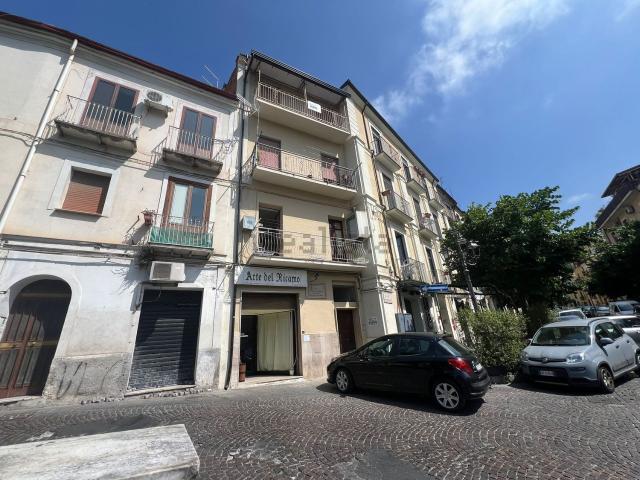 Appartamento in vendita di 100 m² in Via Mons. Vittorio Moietta