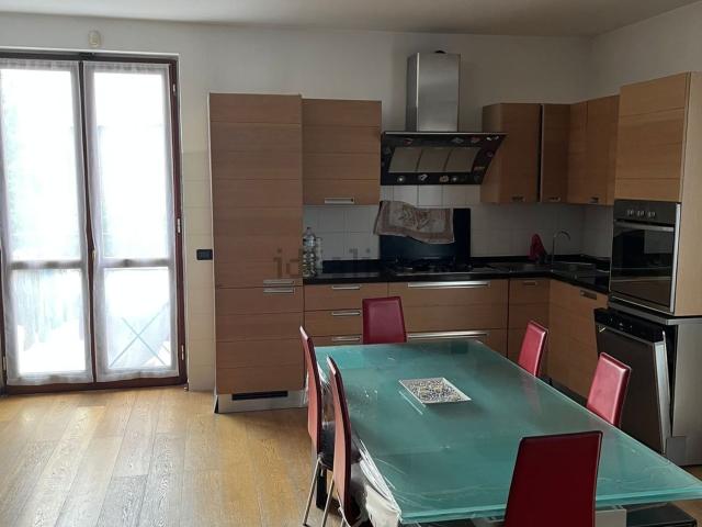 Appartamento in vendita di 100 m² in Via Monte Grappa