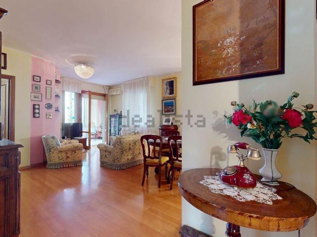 Appartamento in vendita di 100 m² in Via Monte Vettore, 1