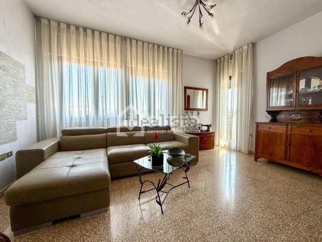 Appartamento in vendita di 100 m² in Via Martiri di Cefalonia, 33