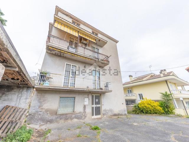 Appartamento in vendita di 100 m² in Via Massa di San Giuliano