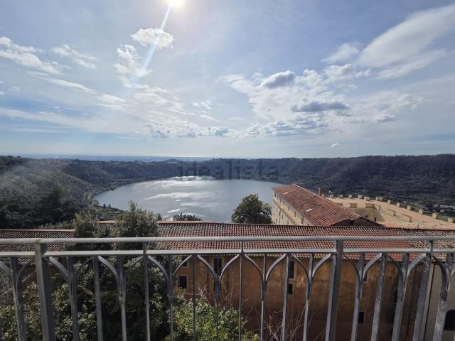 Appartamento in vendita di 100 m² in Via Nemorense