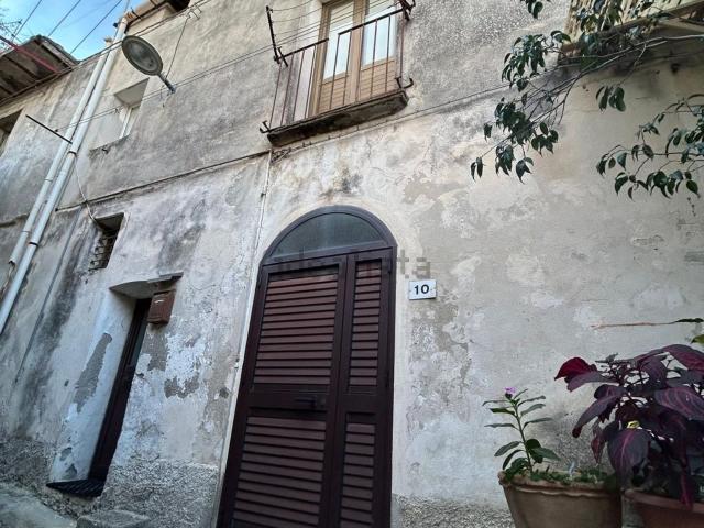 Appartamento in vendita di 100 m² in Via Sotto Portella, 10