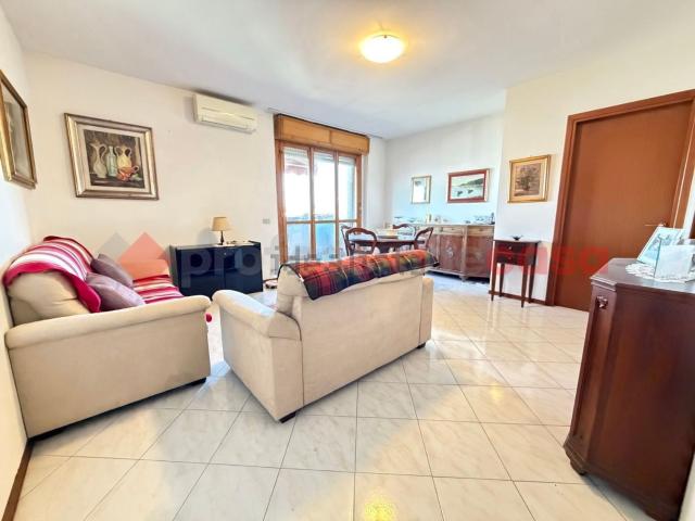 Appartamento in vendita di 100 m² in Via Salvo D&apos Acquisto, 1