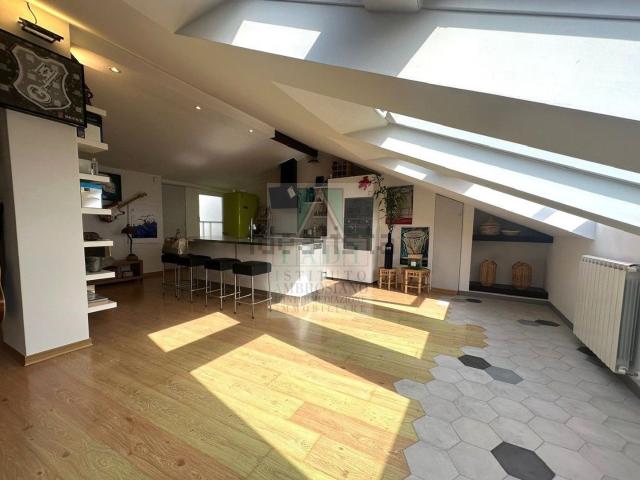 Appartamento in vendita di 100 m² in Via Sant&apos Ambrogio
