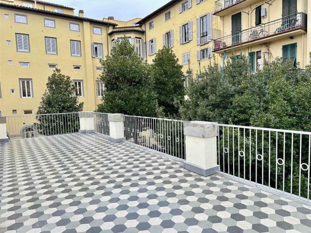 Appartamento in vendita di 100 m² in Via Santa Caterina D&apos Alessandria, 2