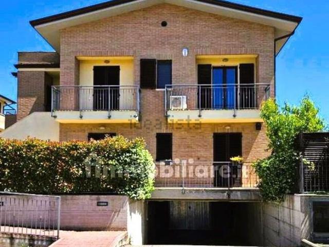 Appartamento in vendita di 100 m² in Via Strozzacapponi, 3