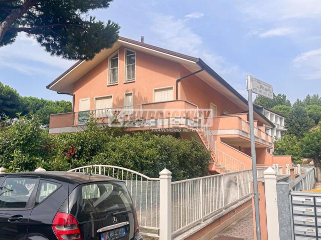 Appartamento in vendita di 100 m² in Via Pinarella, 405